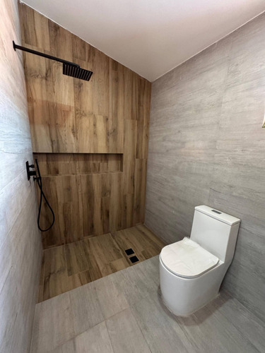 Townhouse De Lujo En Terrazas De Camoruco - Wc