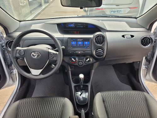 Imagem 8 de 13 de Etios Sedan X Plux 1.5 Automatico Flex 2020/2021 Prata