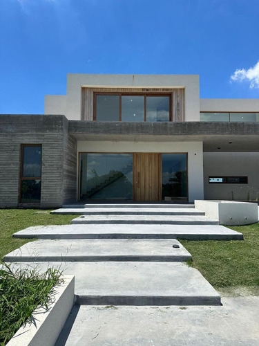 Casa En Venta - 4 Dormitorios 5 Baños - Cocheras - 387mts2 - El Milord, Pilar