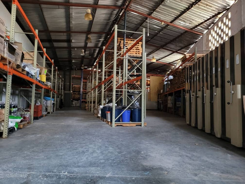 A Tan Solo 5 Minutos De Las Mercedes. Venta De Galpon Industrial En La Zona Industrial La Naya, Baruta, 980 Mts. Para Desarrollar Cualquier Industria. Cuenta Con Una Cava De Refrigeracion De 28 Mts