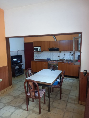 Casa 5 Ambientes En Zona Comercial