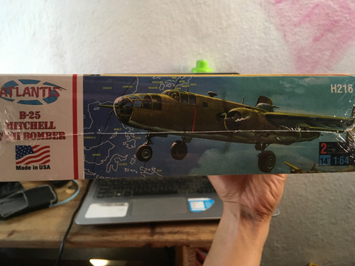 Avion B-25 Mitchell Bomber A Escala 1:64