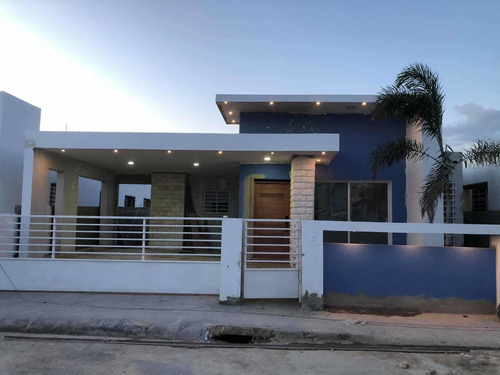 Casa Nueva Ubicada En El Residencial Estrella Marina, La Rom