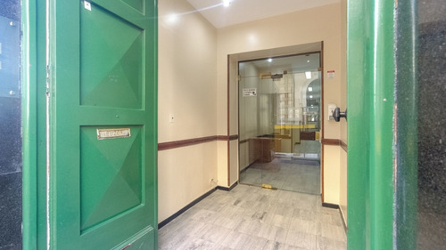 Imagen 29 de 30 de Venta Oficina En Monserrat Con Balcón Terraza.