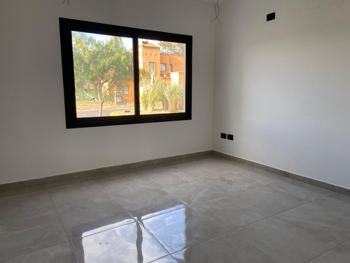 Casa En Venta 3 Dormitorios Santa Elisa - Pilar Del Este