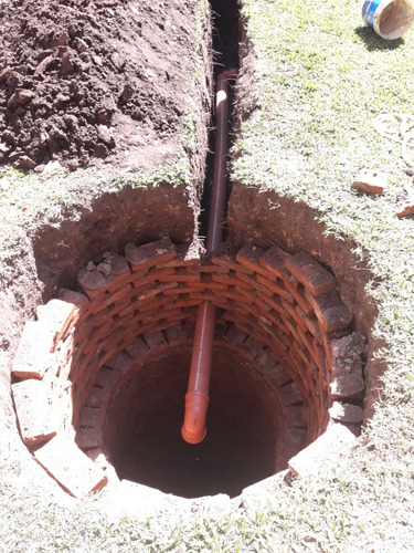 Se Hacen Pozos Maras Sépticas Calsada Y Con Tapa De Loza