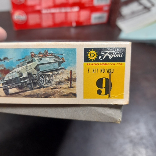 Imagem 3 de 4 de Plastimodelo Carro Tropa Alemanha Ww2 Sd.kfz.251 Fujimi 1:76