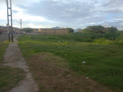 Venta De Terreno En Urb.paraparal Los Guayos 05-17