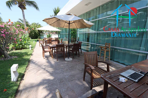 Cad Mayan Lakes 16 302. Amplia Terraza Con Vista A Las Áreas Comunes Y Acceso A Un Exclusivo Club De Playa