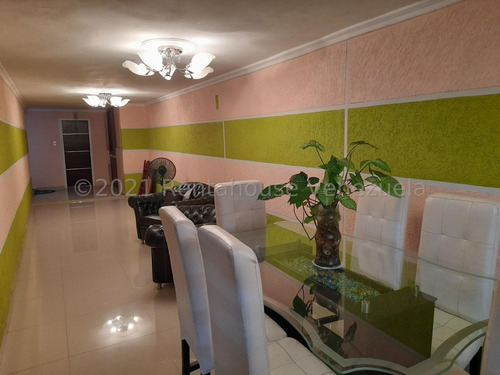 Imagen 2 de 25 de Casa Duplex Remodelada En Venta Urb Orticeño Estef 21-27270