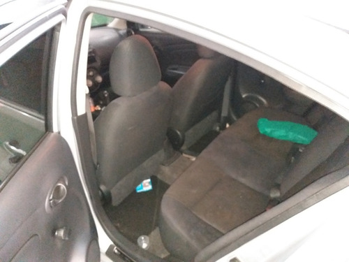 Nissan Versa 2012 1.6 16v S Flex 4p