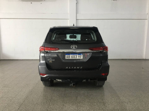 Imagen 12 de 12 de Toyota 2017 Hilux Sw4 Tdi Sr 5as Mt L/16