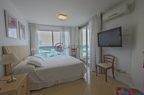 Imagen 15 de 26 de Apartamento Con 3 Dormitorios Más Dependencia En Alquiler Temporada - Punta Del Este Brava