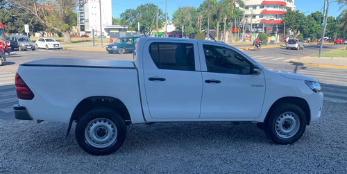 Imagen 2 de 15 de Toyota Hilux 2016 2.4 Cd Dx 150cv 4x2