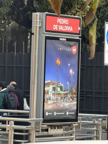 Oficina Con Estacionamiento Incluido, Metro P. De Valdivia