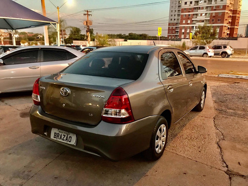 Imagem 3 de 11 de Toyota Etios 2019 1.5 16v X Aut. 4p