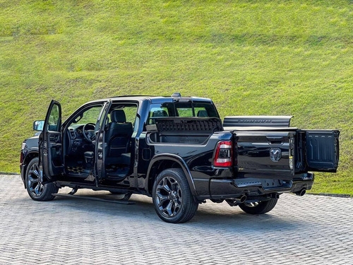 RAM 1500 Limited Night Edition 5.7 V8