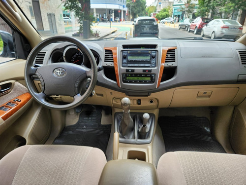 Imagen 9 de 13 de Toyota Sw4 3.0 L Srv 4x4 7 Asientos Muchos Accesorios!!