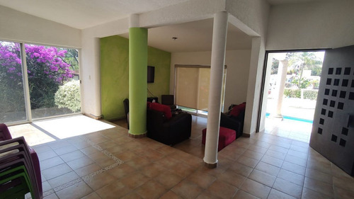 Casa En Venta En El Fraccionamiento Vergeles