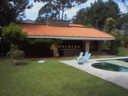 Hermosa Casa En Solanas. A 2 Cuadras De La Playa- Ref: 3979