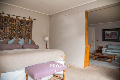 Casa En Venta De 6 Dorm. En Lo Barnechea