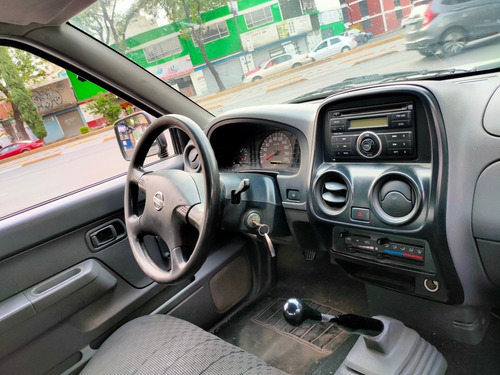 Imagen 5 de 15 de Nissan Np300 2.4 Doble Cabina Típica Audio Mt 2013