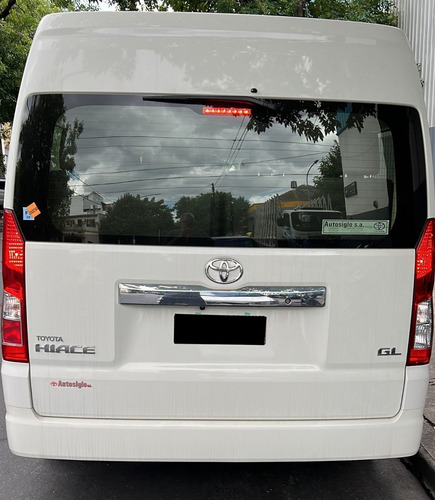 Imagen 4 de 16 de Toyota Hiace 2.8 Tdi Commuter 6at 14a / 2023