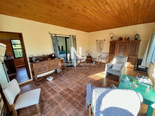 Casa En Pinares De 2 Dormitorios En Gran Terreno.