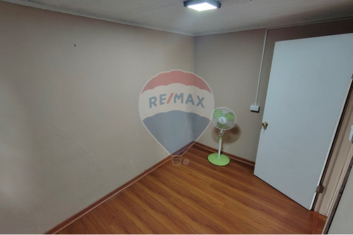 Casa Con Amplio Jardín Y Buena Conectividad