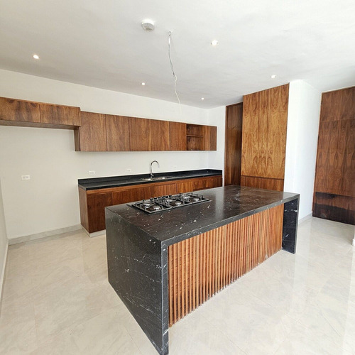 Casa En Venta En Privada Residencial Alura, Cholul.
