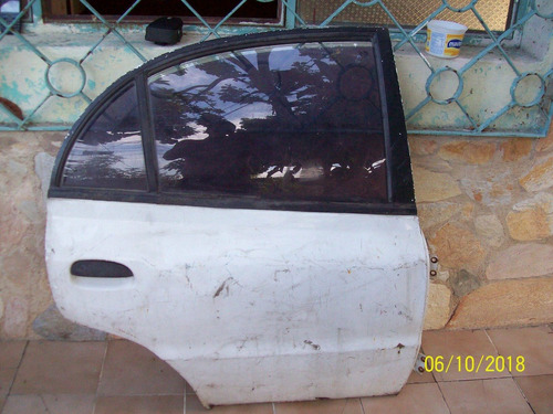 Puerta Trasera Derecha De Kia Rio Año 2001