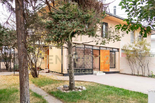 Casa En Venta En Ñuñoa 3d +1 Pieza Serv 2b 2e Barrio Amap...