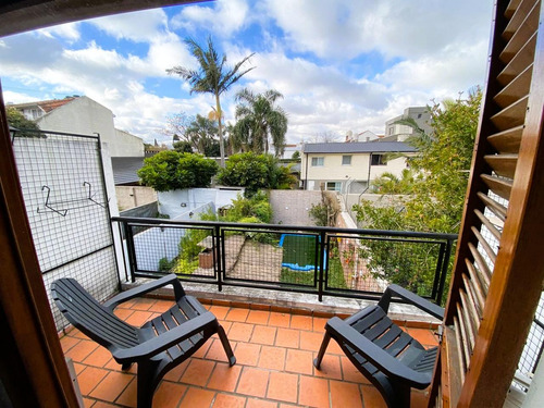 Triplex En Venta 5 Amb Con Cochera, Jardin, Pileta Y Parrilla / Permuta / Apto Credito