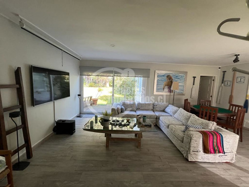Casa En Venta De 5 Dorm. En Santo Domingo