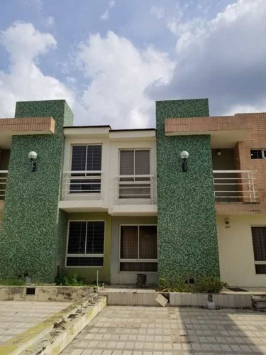 Francys Sanchez Vende Hermoso Townhouse, Ubicado En El Conjunto Residencial Brisas Del Valle, En La Urbanización El Remanso En San Diego.