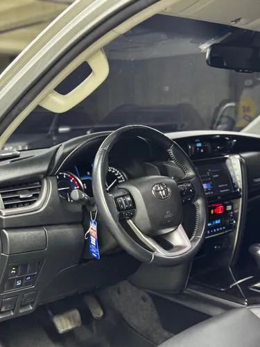 Toyota Fortuner 2.4 SRV At 7Ps