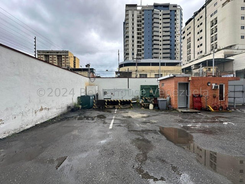 Edificio Remodelado En Venta Calle Boyaca Zona Centro Maracay Moderno Con Ascensor Planta Electrica Negociable Kg:25-1091
