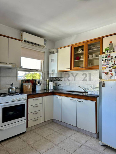 Departamento En Venta De 2 Dormitorios, La Plata