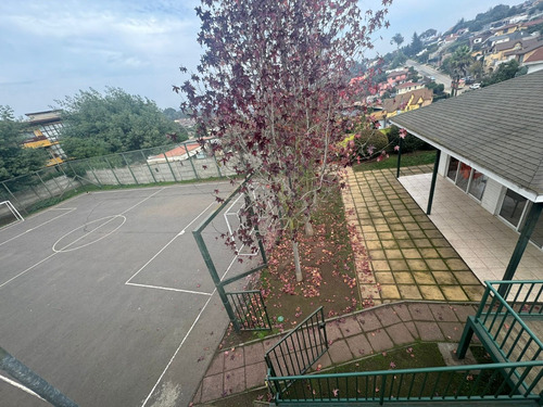 Arriendo Amplia Casa En Condominio!! 2 Estacionamientos!