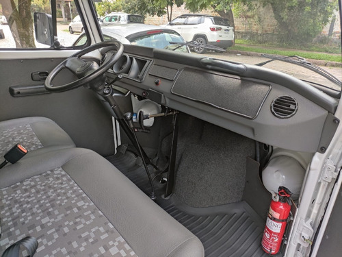 Volkswagen Kombi 1.4 Lotação Total Flex 3p