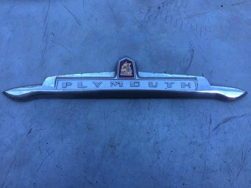 Emblema De Cajuela Plymouth 1949