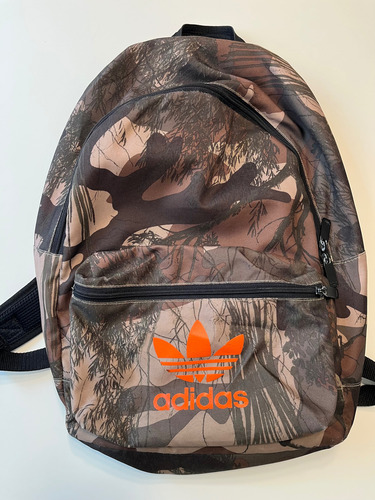 Mochila Adidas Modelo Camuflada Verde. Muy Buena!!! Verde Musgo Camuflada (Usado)