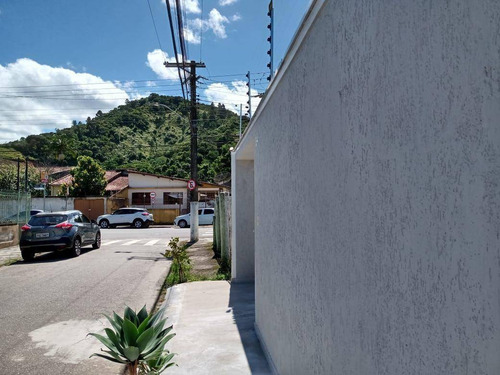 Imagem 3 de 29 de Casa A Venda No Centro De Caraguatatuba, Próxima A Prefeitura - So0037