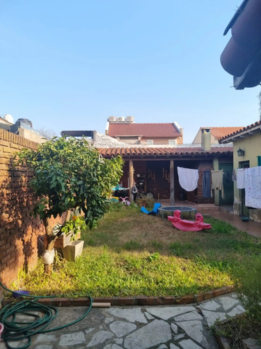 Casa En Venta De 4 Dormitorios C/ Cochera En San Antonio De Padua En La La Mejor Ubicacion Quincho 3 Baños Quincho Galpon Lote Propio De 300 M2 No Es Apta Credito