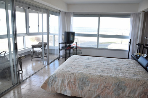 Apartamento En Venta En Excelente Punto De Playa Brava * Frente Al Mar *- Ref: 5242