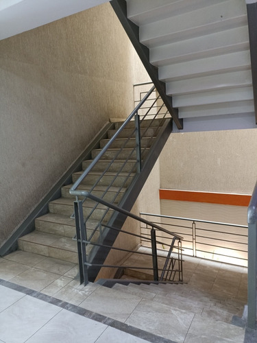 Imagen 1 de 7 de Se Vende Local Comercial En El C.c Vitali Center En Plc
