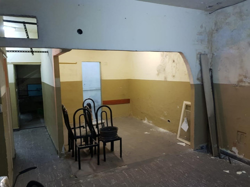 Imagen 11 de 12 de Local Comercial Con Vidriera, Persiana Metálica