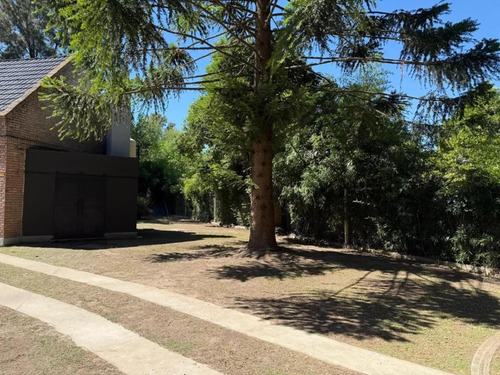 Casa En Venta - 2 Dormitorios 1 Baño - Cochera - 1.500mts2 - San Vicente