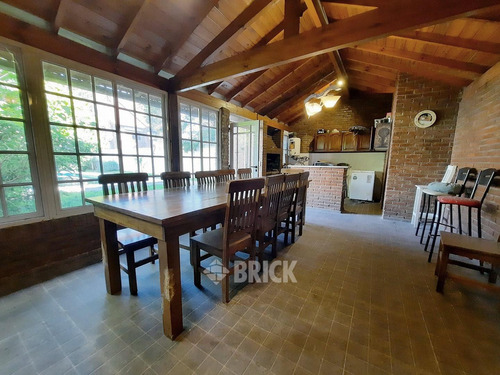 Casa Tipo Chalet En Lote De 432 M2 En Rodriguez Peña Al 900 - 3 Cocheras Piscina Quincho Parrilla