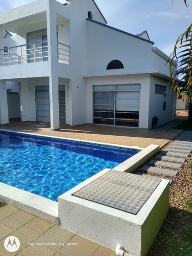 Gran Oportunidad Modern Casa En Ricaurte Con Piscina Privada